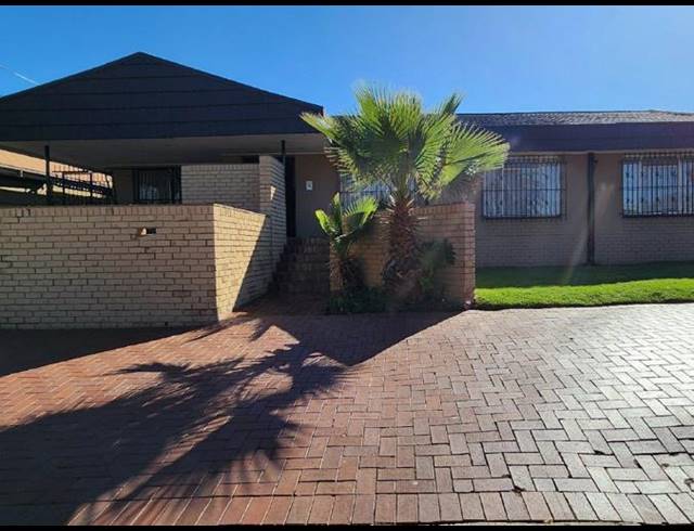 4 BEDROOM HOUSE FOR SALE IN LAUDIUM